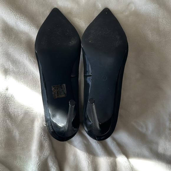 Black rhinestone embellished size 8 Heels - Picture 3 of 3